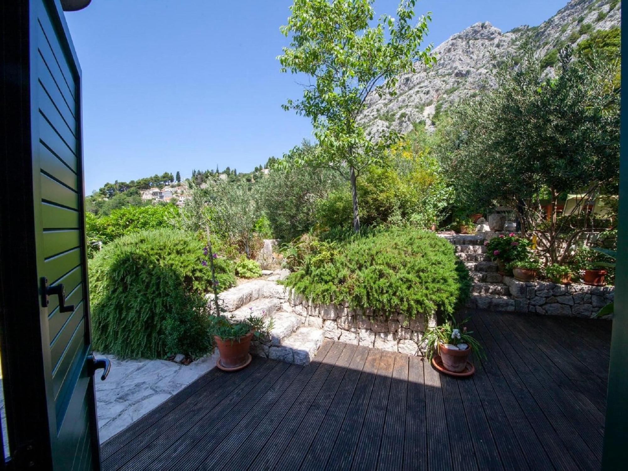 Luxurious Holiday Home In Makarska With Jacuzzi Exteriör bild