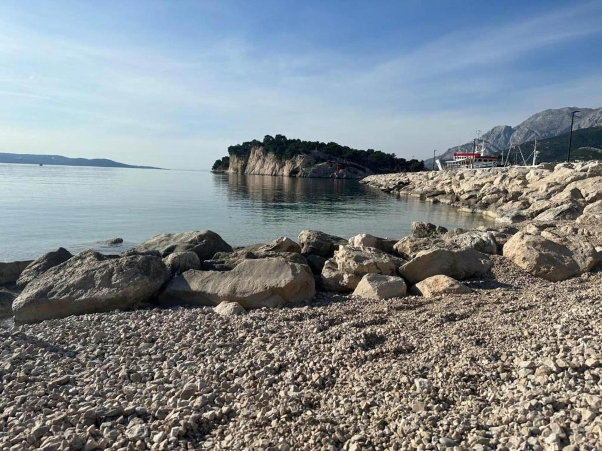 Luxurious Holiday Home In Makarska With Jacuzzi Exteriör bild